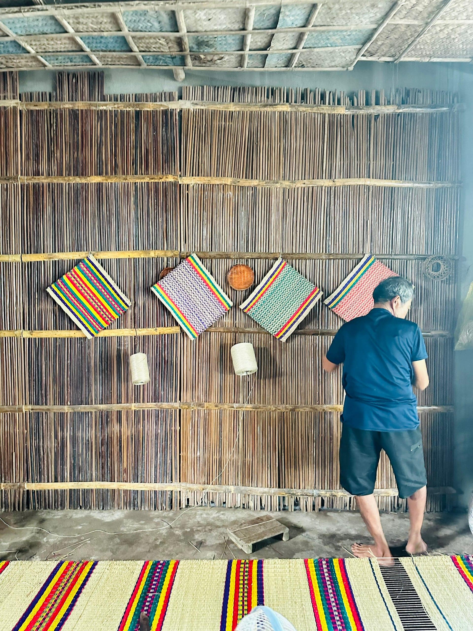 09:45 Làng chiếu