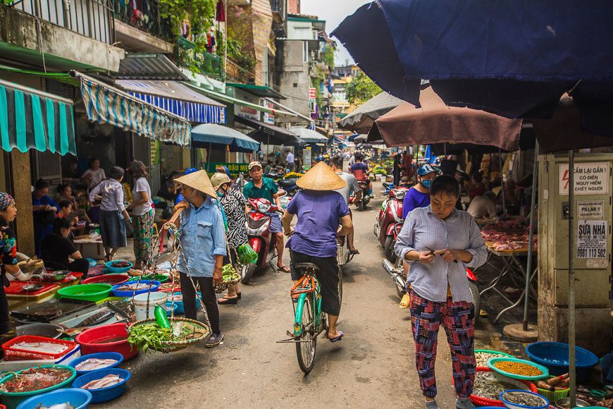 Dong Xuan Market - enjoy your walking tours of Hanoi by experiencing local life
